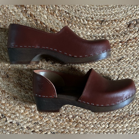 *SOLD* Sandgrens Low Closed Back Brett Clogs - Picture 1 of 4